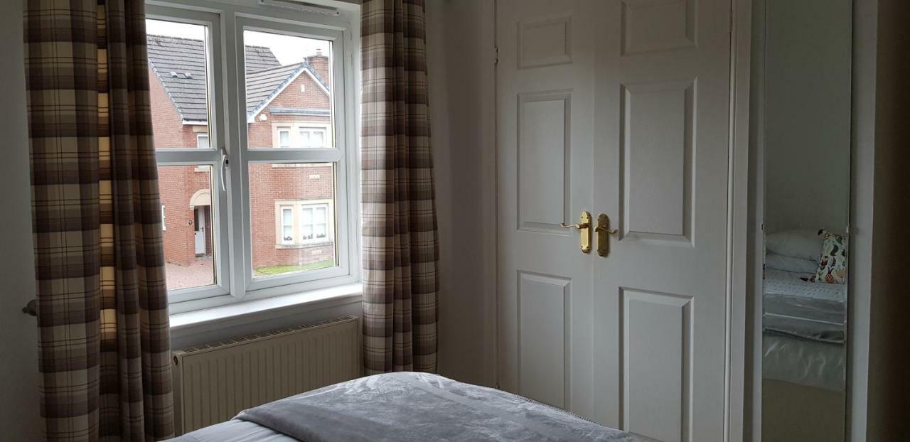 Home2Home Meadow Close East Kilbride Bagian luar foto
